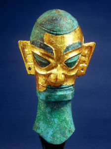 商晚期金面罩人頭像