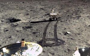 嫦娥三號拍攝的月球表面照片 