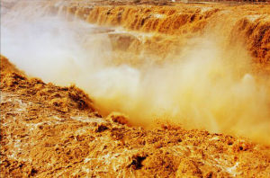 黃河壺口瀑布迎來桃花汛