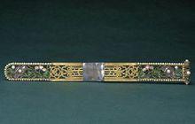 金鏤空鑲珠扁方