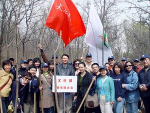 2006年赴鷲峰植樹