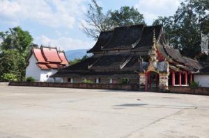 曼飛龍村 曼飛龍村