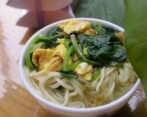 菠菜瘦肉雞蛋面 菠菜瘦肉雞蛋面