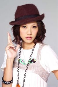 大牙[台灣女藝人周宜霈]