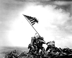 《美軍士兵在硫磺島豎起國旗》