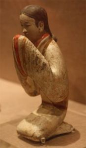 跪坐拱手陶俑 跪坐拱手陶俑