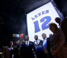 拉斐特·利弗12號球衣退役儀式