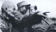 1949年4月皮定均在渡江戰役前夕觀察敵情