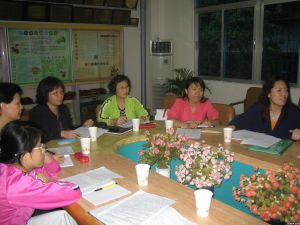 吳海虹、張娜蓮老師參加我園園本吳海虹、張娜蓮老師參加我園園本教研活動現場。原文標題：在交流中深化認識 - 教育檔客 jydoc.com原文網址：http://www.jydoc.com/article/526091.html