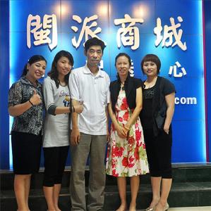 天健網路有限公司董事長黃建榮(中)