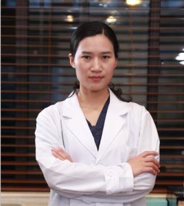 管果[海滬西醫院整形外科專家]