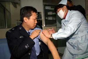 民警首批接種甲型H1N1流感疫苗