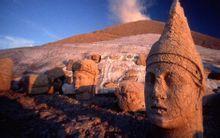 內姆魯特山考古遺址 內姆魯特山考古遺址