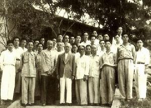 1950年10月陳嘉庚(前排左四)