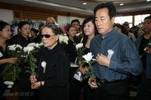 金淑媛和楊立新拜別好友