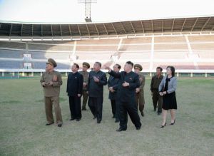 金正恩視察羊角島足球場