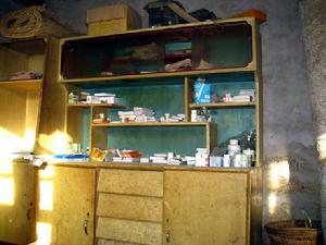 舊井村人口衛生-藥櫃