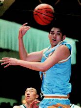 籃球場上的鞏曉彬