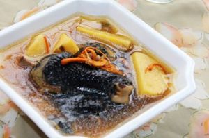 冬蟲淮山烏骨雞 冬蟲淮山烏骨雞