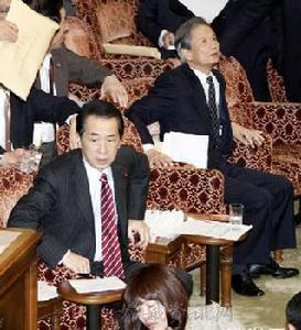 菅直人在東京參加會議時感受到地震情景