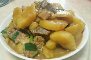 豬肉燜土豆 豬肉燜土豆