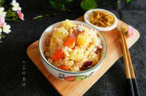洋蔥土豆胡蘿蔔燜飯 洋蔥土豆胡蘿蔔燜飯