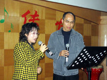 鄧偉根與郭鳳女合唱《六月雪大審》