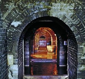 明朱元璋第14子遼簡王朱植之墓。