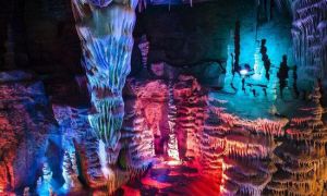 泰山地下溶洞漂流 泰山地下溶洞漂流