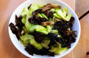 西葫蘆炒木耳 西葫蘆炒木耳