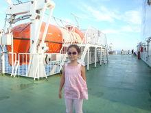 船頂配備的黃色救生船