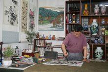 沈繼安老師書畫創作中