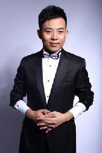 康毅[主持人、配音演員]