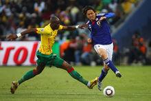 史蒂芬&middot;姆比亞擺脫遠藤保仁