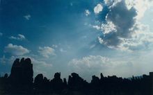 動靜適時 重山關鎖之象　步步為營之意