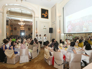 領峰貴金屬於香港半島酒店內舉行周年晚會
