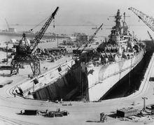 1945年1月15日，BB-61進入舊金山乾船塢維修
