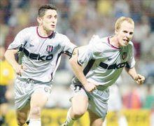 馬爾庫斯&middot;姆奇(右)