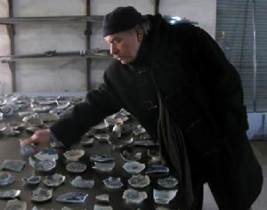 雅尼斯&middot;庫奈里斯創作中