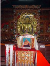 薩迦派寺廟裡供奉的佛像