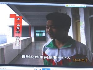 接受採訪的何嘉祺