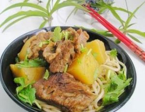 排骨土豆面 排骨土豆面