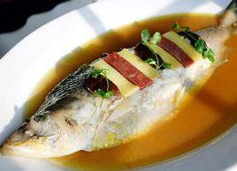 網油蒸鰣魚 網油蒸鰣魚
