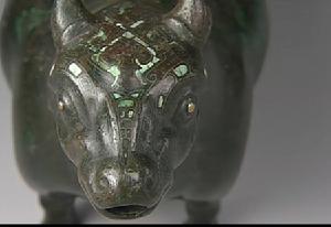 嵌松綠石金屬絲犧尊(正面)