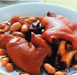 花生鹵豬腳