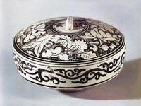 北宋白釉黑花瓷鏡盒 北宋白釉黑花瓷鏡盒