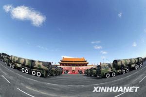 這是核飛彈方隊通過天安門廣場