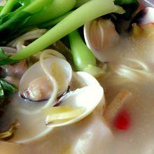 車白花甲酸菜瘦肉麵