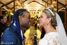 洛維與愛妻辦婚禮 野牛當伴郎蒙蒂略出席