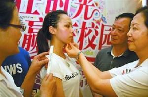 畢業臨近，滬上現“家長整形諮詢團”